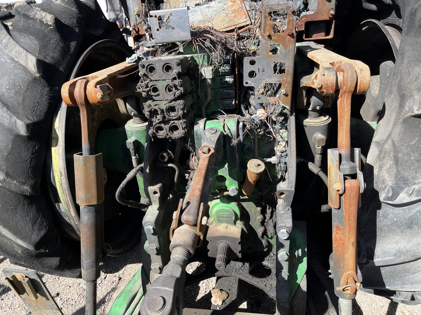 ./imagenes/INVOICE/2019/17542/TRACTOR JOHN DEERE 8320R (25).JPG